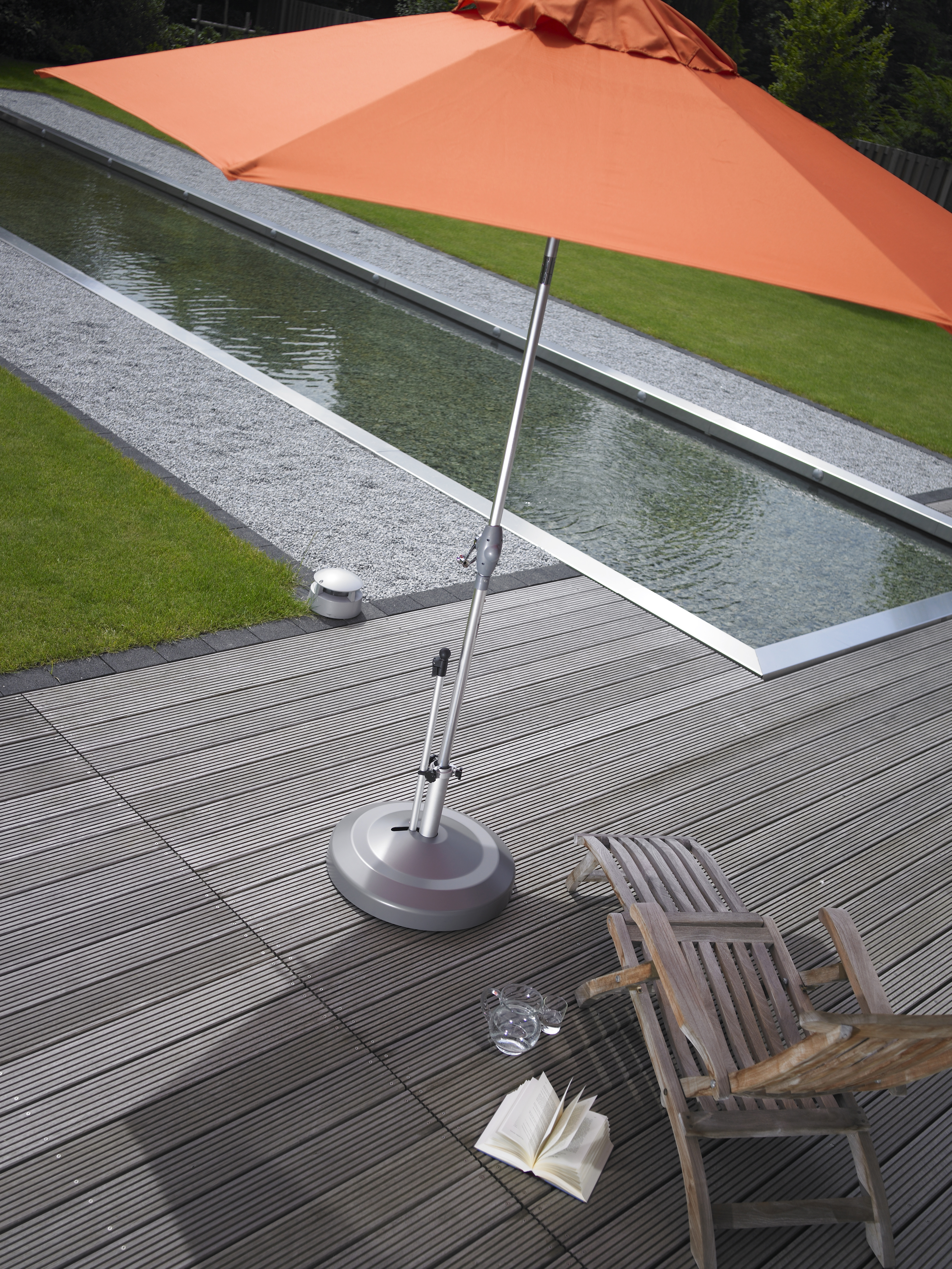 best fill patio umbrella base Heavy-Duty Cantilever Umbrella Base
